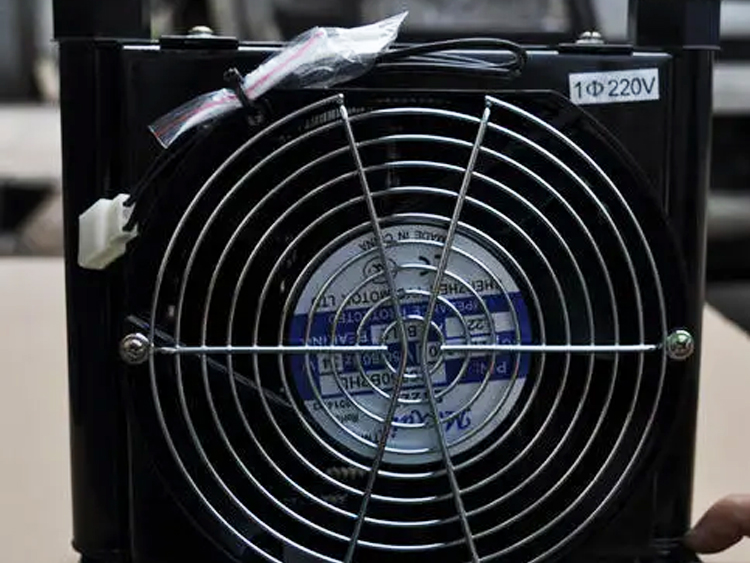 為什么板式風(fēng)冷卻器不能直接冷卻熱水？